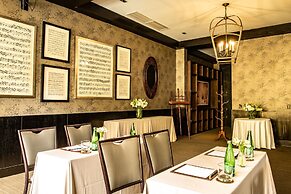 The Singular Santiago