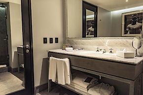 The Singular Santiago