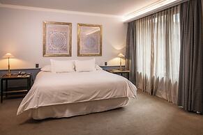 The Singular Santiago