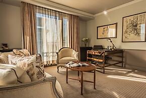 The Singular Santiago