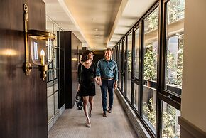 The Singular Santiago