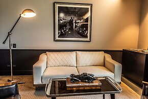 The Singular Santiago