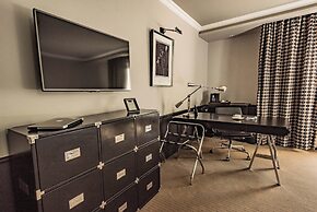 The Singular Santiago