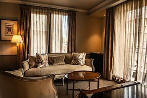 The Singular Santiago