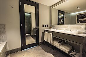 The Singular Santiago