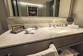 The Singular Santiago