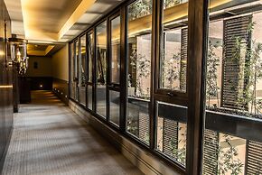 The Singular Santiago