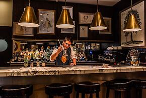 The Singular Santiago