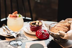 The Singular Santiago