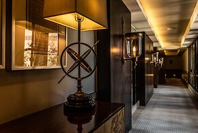 The Singular Santiago