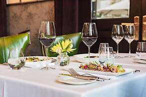 The Singular Santiago