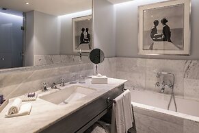 The Singular Santiago