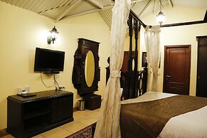 The Colonial Manek Manor