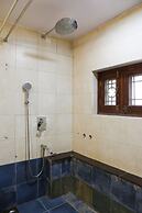 The Colonial Manek Manor