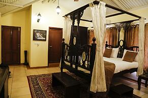 The Colonial Manek Manor