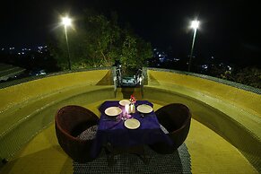 The Colonial Manek Manor