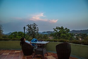 The Colonial Manek Manor