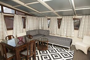 Villa Pera Suite Hotel