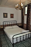 Villa Pera Suite Hotel
