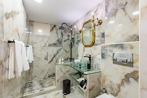 Villa Pera Suite Hotel