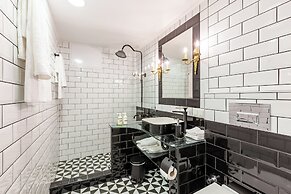 Villa Pera Suite Hotel