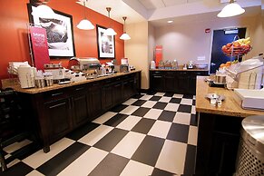 Hampton Inn & Suites Grand Forks