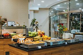 KINGS PARK HOTEL