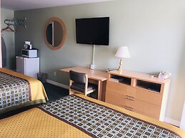 Perth Plaza Inn & Suites