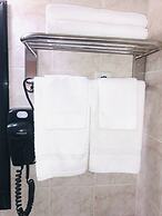 Perth Plaza Inn & Suites