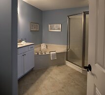 Bluewater Resort & Marina by Spinnaker Resorts