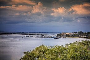 Bluewater Resort & Marina by Spinnaker Resorts