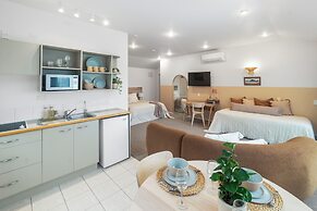 ASURE Admirals View Motel