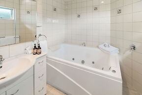 ASURE Admirals View Motel