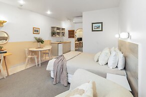 ASURE Admirals View Motel