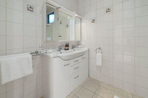 ASURE Admirals View Motel