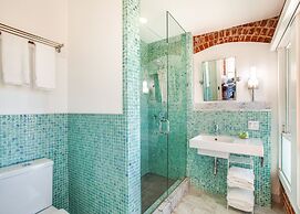 Venice Breeze Suites
