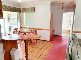 McNevin's Warwick Motel