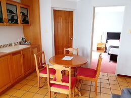 McNevin's Warwick Motel