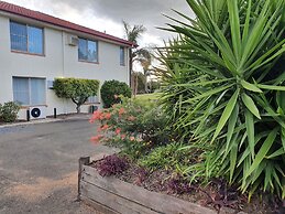 McNevin's Warwick Motel