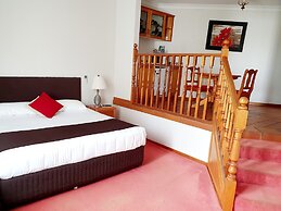 McNevin's Warwick Motel