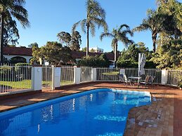 McNevin's Warwick Motel