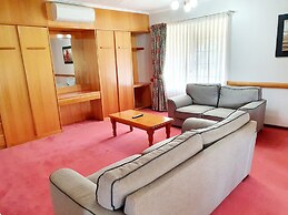 McNevin's Warwick Motel