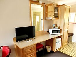 McNevin's Warwick Motel