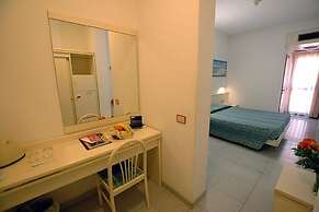 Hotel Crystal & Residence