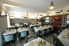 Hotel Crystal & Residence