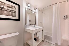 Four Points by Sheraton Kelowna Airport