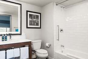 Four Points by Sheraton Kelowna Airport