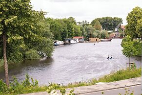 Café & Hotel am Holzhafen