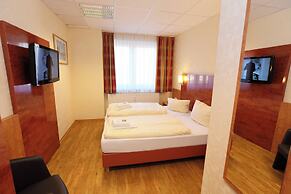 Café & Hotel am Holzhafen