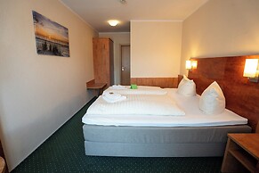 Café & Hotel am Holzhafen